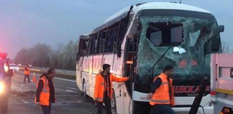 Sakarya'da yolcu otobüsü devrildi